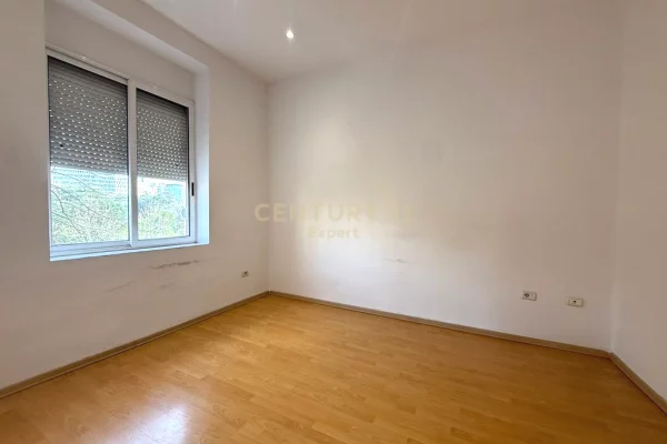 Ambient biznesi me qera 3+1 ne Tirane - 800 Euro
