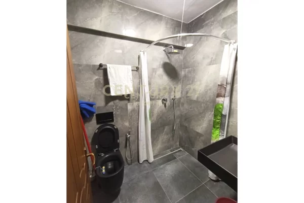 Shtepi me qera Apartament ne Tirane, 2+1, Mobilimi E mobiluar, Pagesa 50,000  Leke.