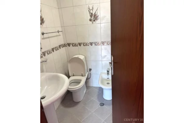 ZYRE ME QIRA TE RRUGA E KOSOVAREVE