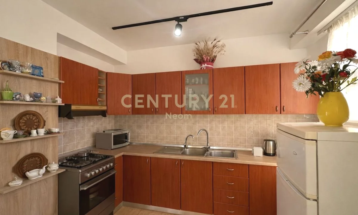 Shtepi me qera Apartament ne Tirane, 2+1, Mobilimi E mobiluar, Pagesa 550  Euro.