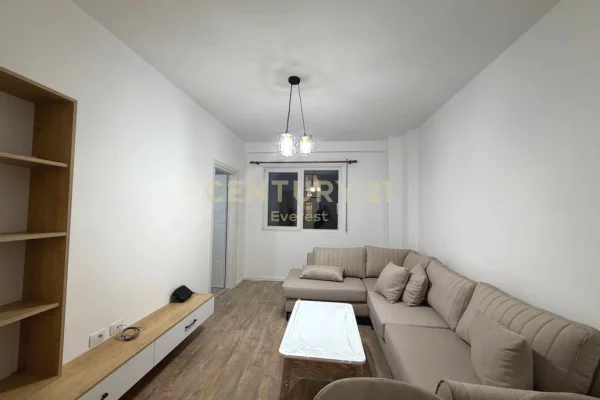 LAPRAKE, APARTAMENT 1+1 PER QIRA