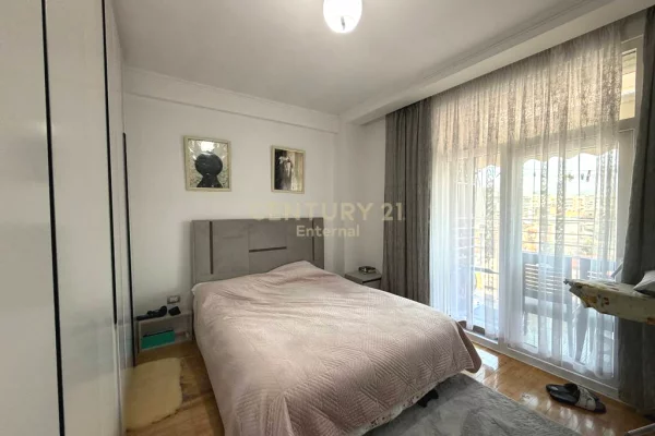 Shtepi ne shitje Apartament ne Tirane, 2+1, Mobilimi E mobiluar, Pagesa 260,000  Euro.