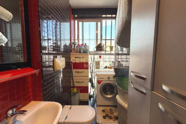 Shtepi ne shitje Apartament ne Tirane, 2+1, Mobilimi E mobiluar, Pagesa 260,000  Euro.