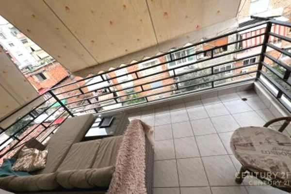 QIra, Apartament 2+1, te Pazari i Ri , Tiranë!