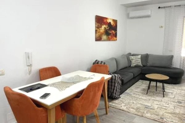 Shtepi me qera Apartament ne Tirane, 2+1, Mobilimi E mobiluar, Pagesa 750  Euro.