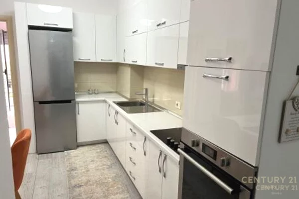 Shtepi me qera Apartament ne Tirane, 2+1, Mobilimi E mobiluar, Pagesa 750  Euro.