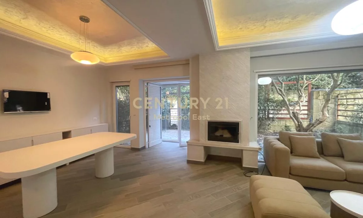 Shtepi me qera Apartament ne Tirane, 3+1, Mobilimi E mobiluar, Pagesa 2,500  Euro.