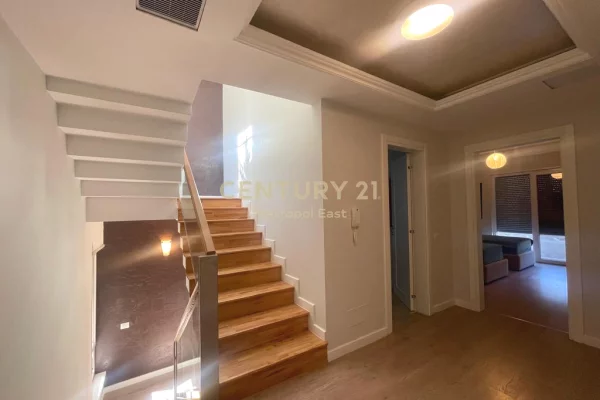 Shtepi me qera Apartament ne Tirane, 3+1, Mobilimi E mobiluar, Pagesa 2,500  Euro.