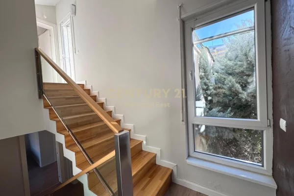 Shtepi me qera Apartament ne Tirane, 3+1, Mobilimi E mobiluar, Pagesa 2,500  Euro.