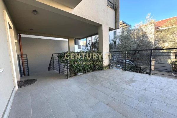 Shtepi me qera Apartament ne Tirane, 3+1, Mobilimi E mobiluar, Pagesa 2,500  Euro.