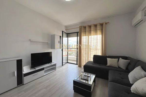 Shtepi me qera Apartament ne Tirane, 1+1, Mobilimi E mobiluar, Pagesa 700  Euro.