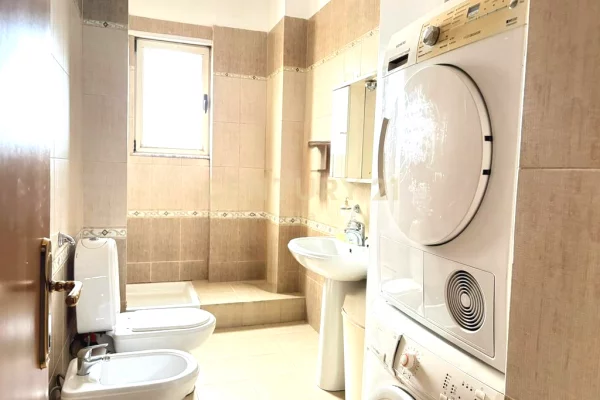 Shtepi me qera Apartament ne Tirane, 2+1, Mobilimi E mobiluar, Pagesa 700  Euro.