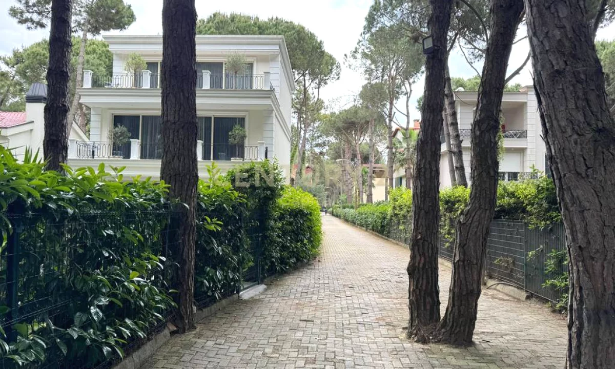 Shtepi ne shitje Apartament ne Durres, 2+1, Mobilimi E mobiluar, Pagesa 250,000  Euro.