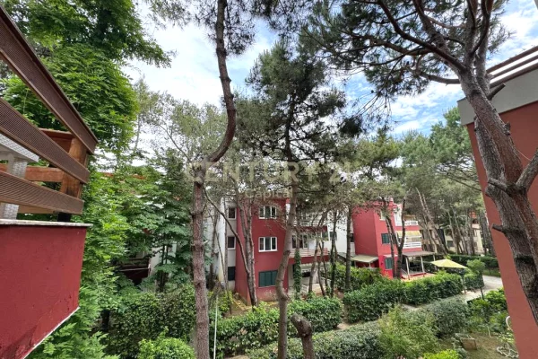 Shtepi ne shitje Apartament ne Durres, 2+1, Mobilimi E mobiluar, Pagesa 250,000  Euro.