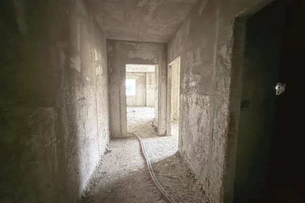 Shtepi ne shitje Apartament ne Tirane, 3+1, Mobilimi Bosh, pa mobiluar, Pagesa 283,400  Euro.