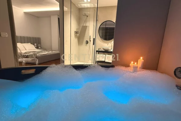 Shtepi ne shitje Apartament ne Tirane, 3+1, Mobilimi E mobiluar, Pagesa 650,000  Euro.