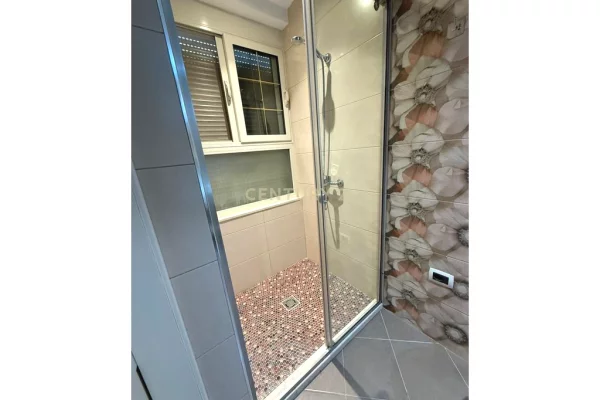Shtepi ne shitje Apartament ne Tirane, 3+1, Mobilimi E mobiluar, Pagesa 650,000  Euro.