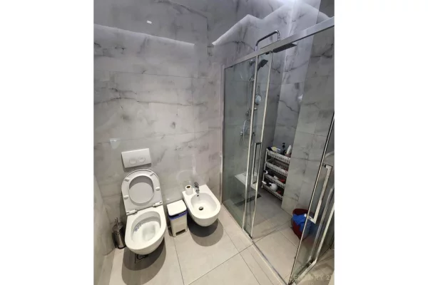 Shtepi me qera Apartament ne Tirane, 1+1, Mobilimi E mobiluar, Pagesa 950  Euro.