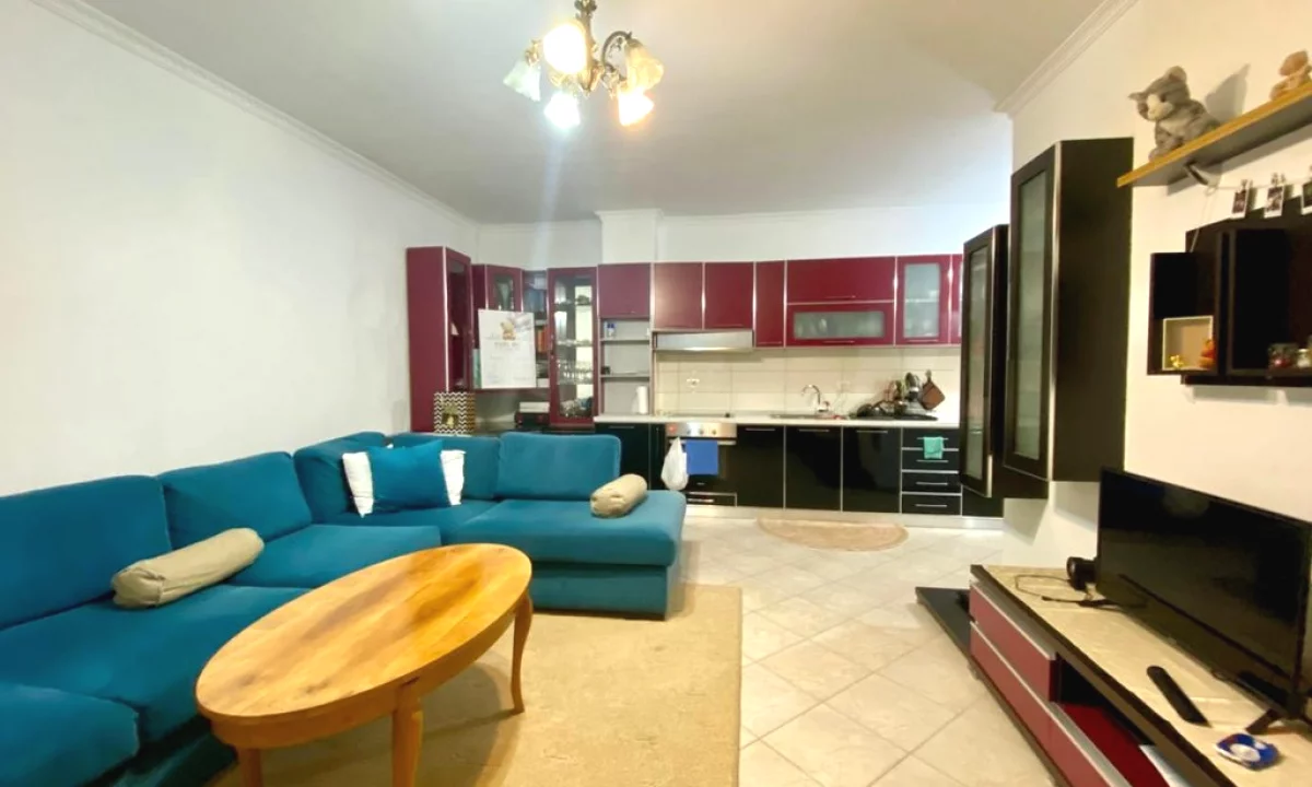 Shtepi ne shitje Apartament ne Tirane, 2+1, Mobilimi E mobiluar, Pagesa 132,000  Euro.