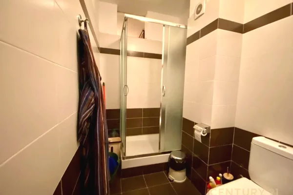 Shtepi ne shitje Apartament ne Tirane, 2+1, Mobilimi E mobiluar, Pagesa 132,000  Euro.