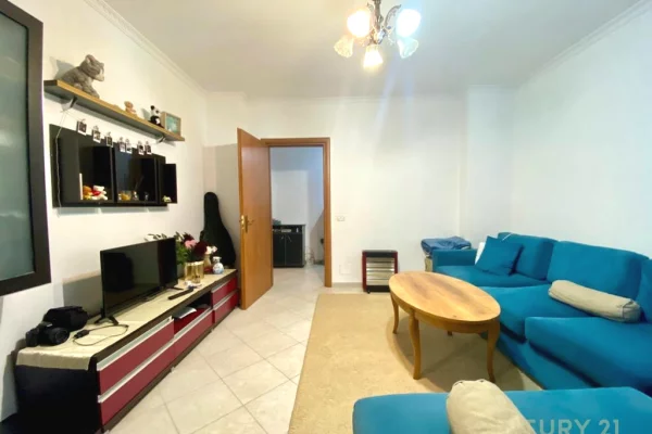 Shtepi ne shitje Apartament ne Tirane, 2+1, Mobilimi E mobiluar, Pagesa 132,000  Euro.