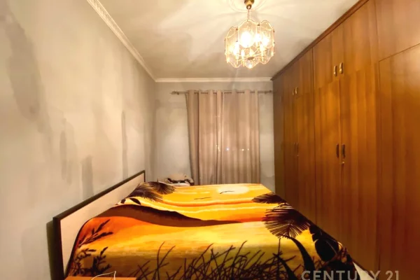 Shtepi ne shitje Apartament ne Tirane, 2+1, Mobilimi E mobiluar, Pagesa 132,000  Euro.