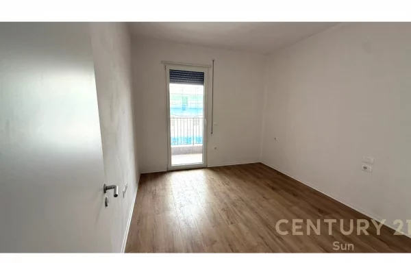 Shtepi ne shitje Apartament ne Tirane, 2+1, Mobilimi Bosh, pa mobiluar, Pagesa 214,890  Euro.