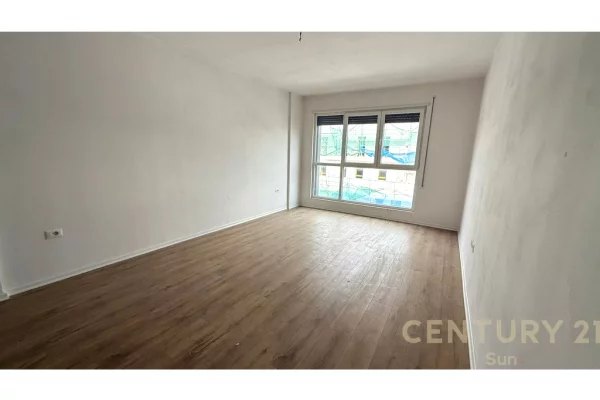 Shtepi ne shitje Apartament ne Tirane, 2+1, Mobilimi Bosh, pa mobiluar, Pagesa 214,890  Euro.