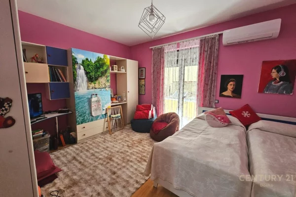 Shtepi ne shitje Apartament ne Tirane, 3+1, Mobilimi E mobiluar, Pagesa 337,000  Euro.