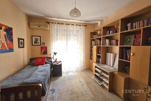 Shtepi ne shitje Apartament ne Tirane, 3+1, Mobilimi E mobiluar, Pagesa 337,000  Euro.