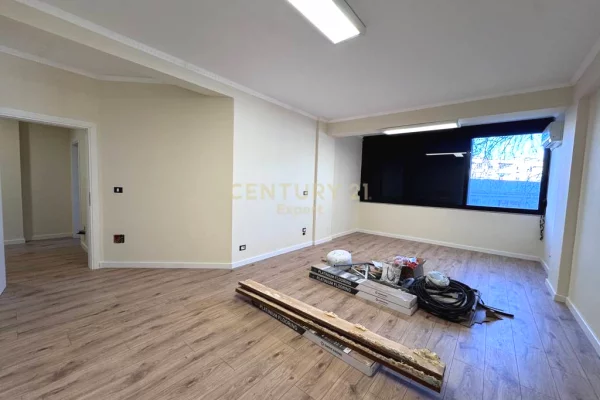 JAPIM ME QIRA ZYRE + PARKIM TEK DREJTORIA E POLICISE MYSLYM SHYRI