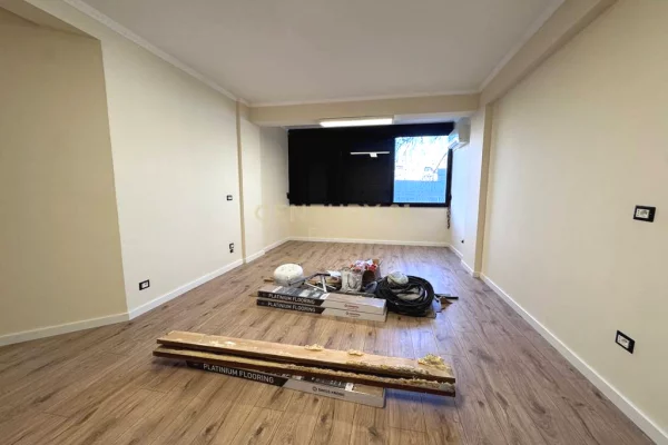 JAPIM ME QIRA ZYRE + PARKIM TEK DREJTORIA E POLICISE MYSLYM SHYRI