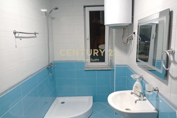 Shtepi me qera Apartament ne Tirane, 2+1, Mobilimi E mobiluar, Pagesa 500  Euro.