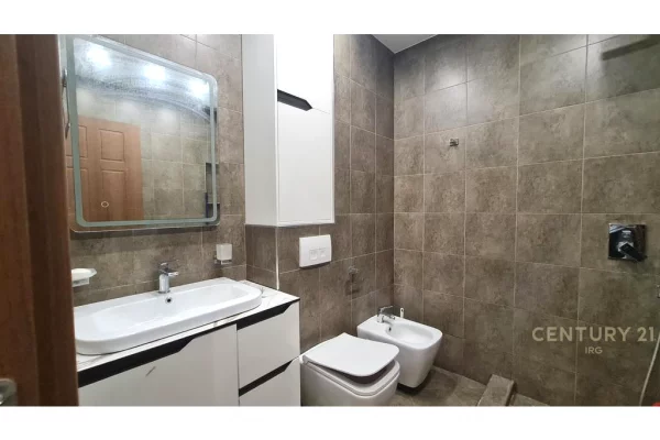 Shtepi me qera Apartament ne Tirane, 2+1, Mobilimi E mobiluar, Pagesa 550  Euro.