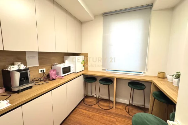 AMBIENT BIZNESI PER QIRA TEK SHALLVARET!