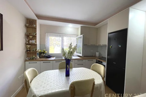 Shtepi me qera Apartament ne Tirane, 1+1, Mobilimi E mobiluar, Pagesa 800  Euro.