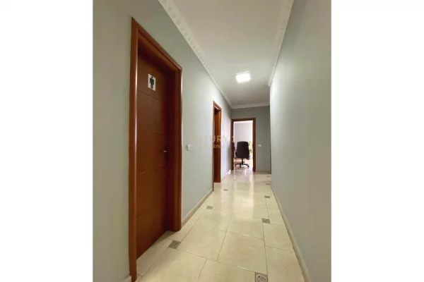 Jepet me Qira Apartament per Zyra 2+1+2 tek IshEkspozita