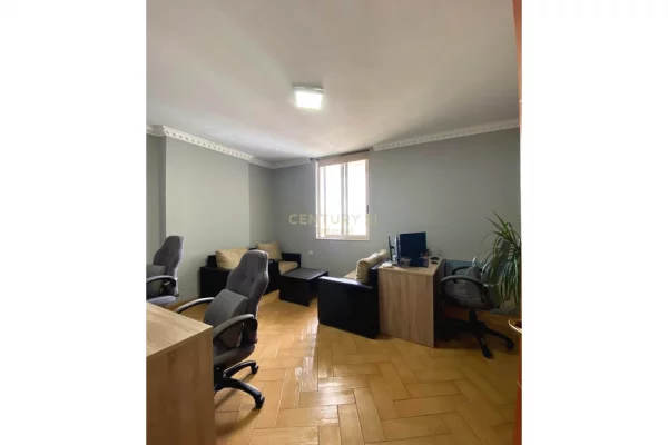 Jepet me Qira Apartament per Zyra 2+1+2 tek IshEkspozita