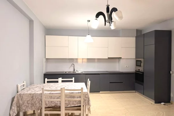 Shtepi ne shitje Apartament ne Tirane, 2+1, Mobilimi E mobiluar, Pagesa 285,000  Euro.