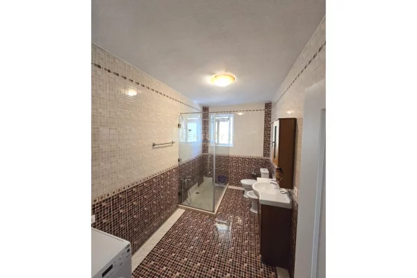 Shtepi me qera Apartament ne Tirane, 1+1, Mobilimi E mobiluar, Pagesa 750  Euro.