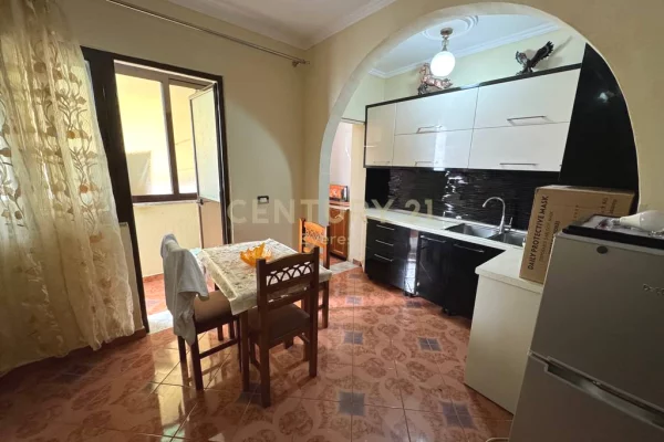 Shtepi ne shitje Apartament ne Tirane, 2+1, Mobilimi E mobiluar, Pagesa 131,000  Euro.