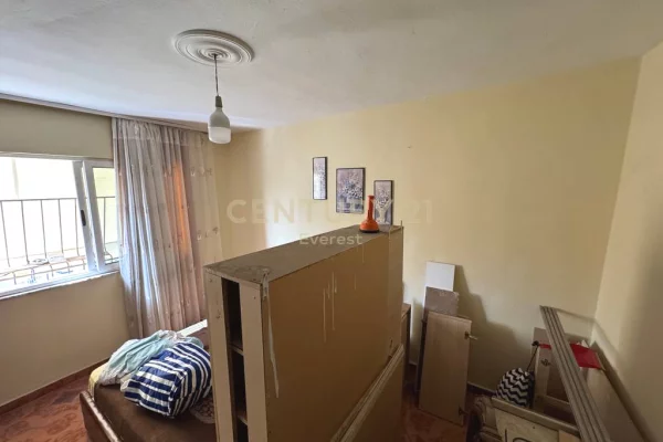 Shtepi ne shitje Apartament ne Tirane, 2+1, Mobilimi E mobiluar, Pagesa 131,000  Euro.