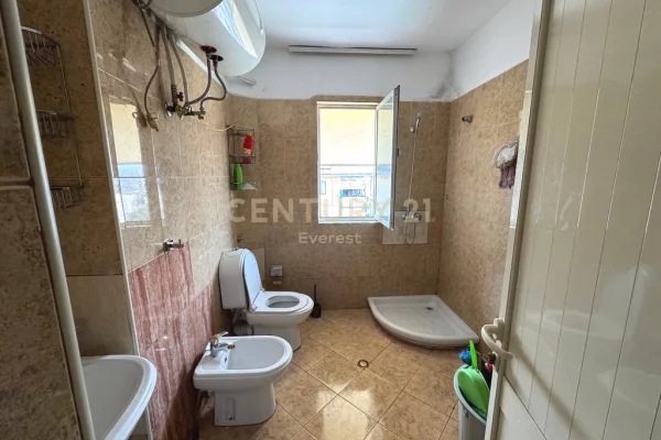 Shtepi ne shitje Apartament ne Tirane, 2+1, Mobilimi E mobiluar, Pagesa 131,000  Euro.