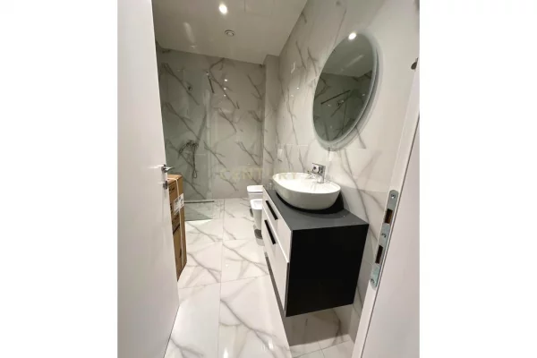 Ambient Zyrash + Post Parkimi per Qira tek Rezidenca 'Lake View' !