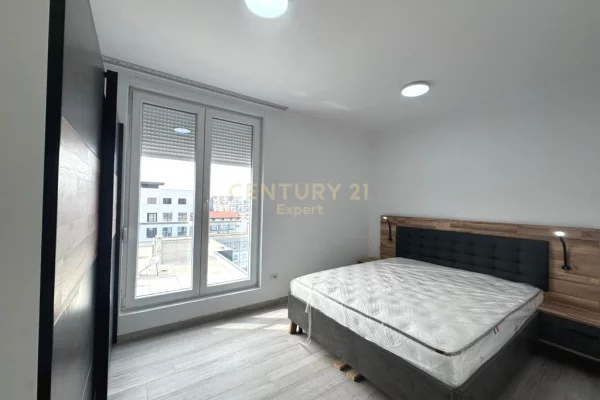 Shtepi me qera Apartament ne Tirane, 2+1, Mobilimi E mobiluar, Pagesa 900  Euro.