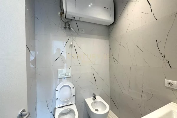 Shtepi me qera Apartament ne Tirane, 2+1, Mobilimi E mobiluar, Pagesa 900  Euro.