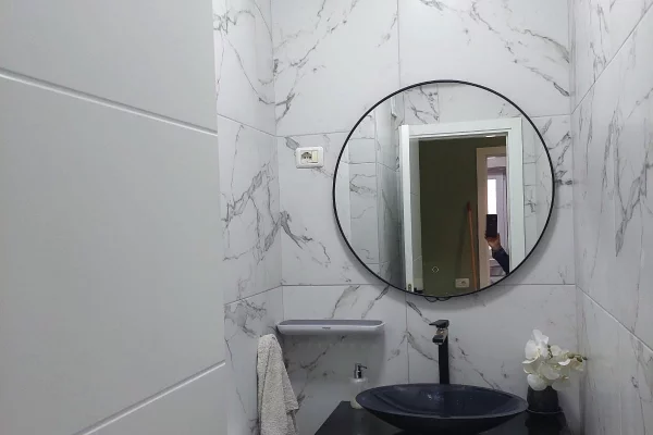 Shtepi me qera Apartament ne Tirane, 3+1, Mobilimi E mobiluar, Pagesa 1,000  Euro.