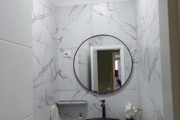 Shtepi me qera Apartament ne Tirane, 3+1, Mobilimi E mobiluar, Pagesa 1,000  Euro.