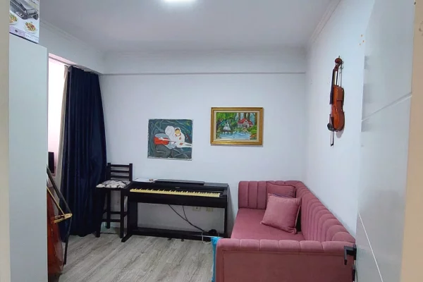 Shtepi me qera Apartament ne Tirane, 3+1, Mobilimi E mobiluar, Pagesa 1,000  Euro.