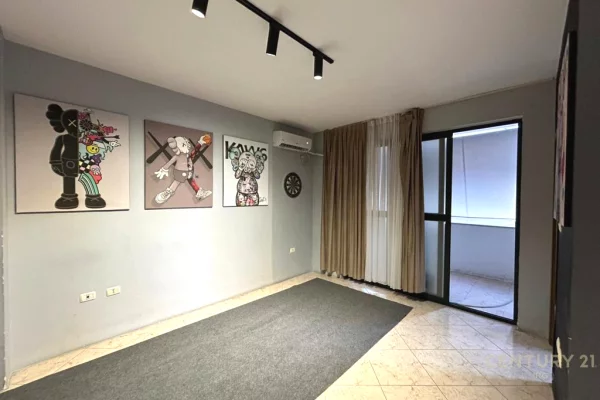 Shtepi ne shitje Apartament ne Tirane, 3+1, Mobilimi Bosh, pa mobiluar, Pagesa 500,000  Euro.